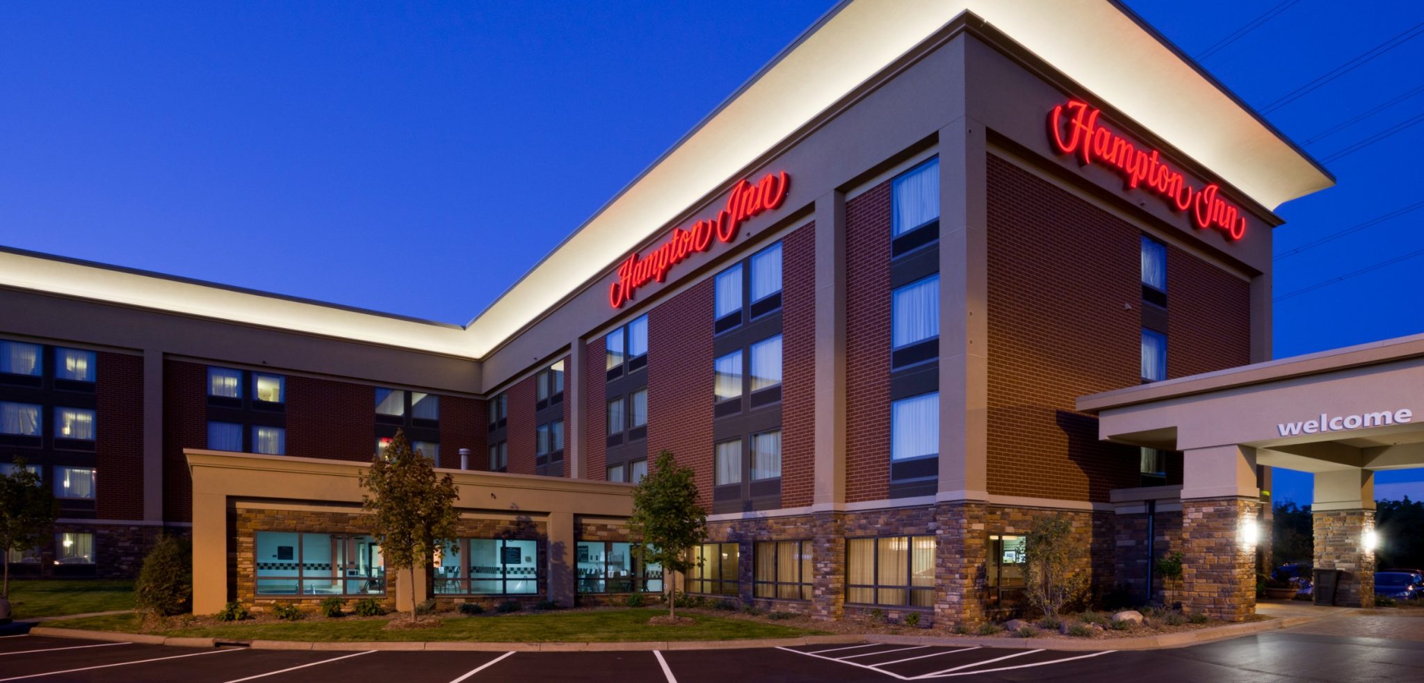 Hampton Inn Arbor Lakes Exterior at Night